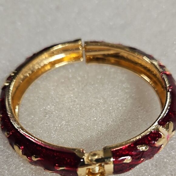 Elegant Floral Gold tone and Red Enamel Bangle - Picture 4 of 5